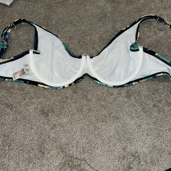 36DD MAGISCULPT bikini top - Picture 4 of 5